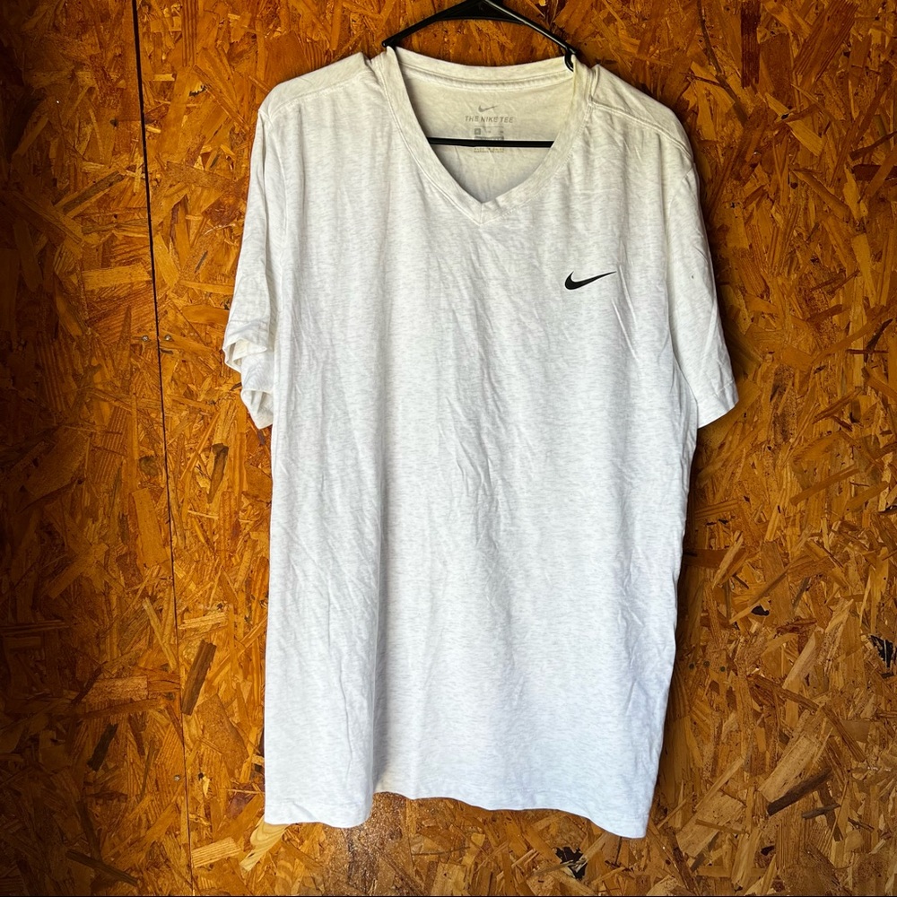 the Nike tee grey V Neck t shirt XL